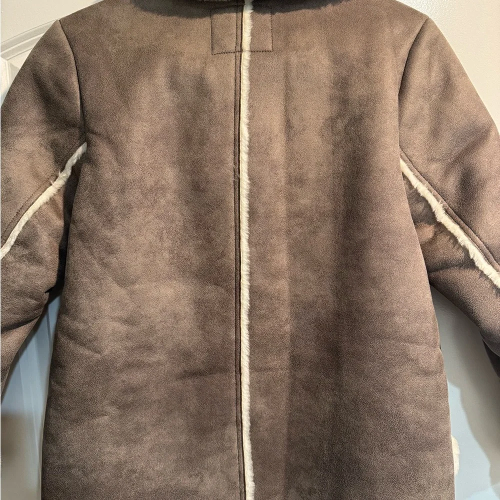 Abercrombie & Fitch Women's Tan Teddy Jacket with Cream Accents - Picture 3 of 5